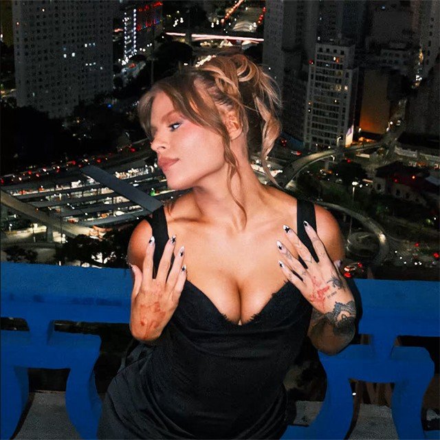 A cantora Luísa Sonza lançou o álbum “Brutal paraíso” em