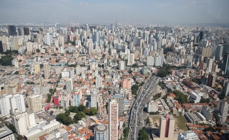 A Caixa Econômica Federal e o Banco do Brasil iniciam