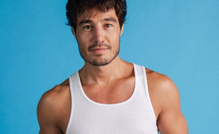 O cantor Tiago Iorc foi entrevistado no podcast