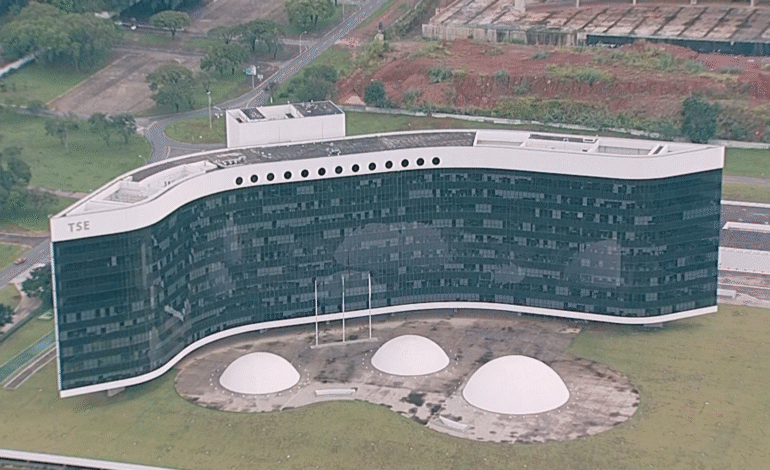 Mensagens falsas que circulam no WhatsApp em nome do Tribuna