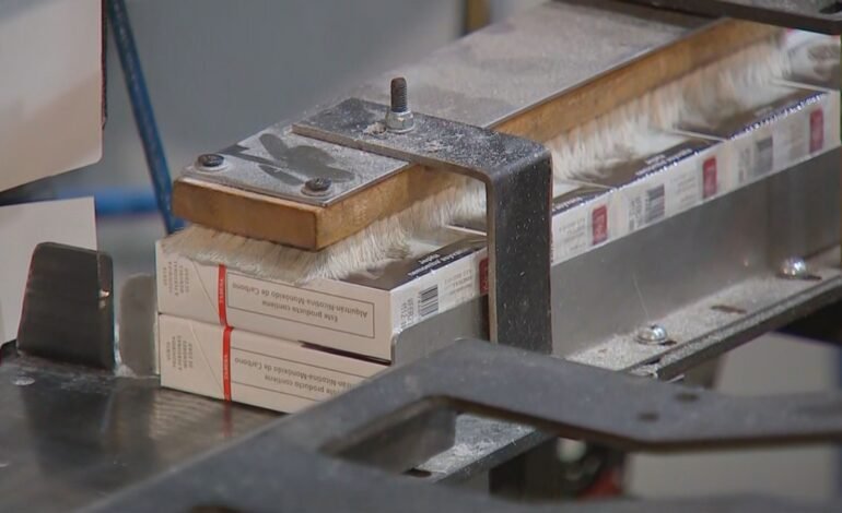 Receita federal notifica 13 fabricantes de cigarros por dívi