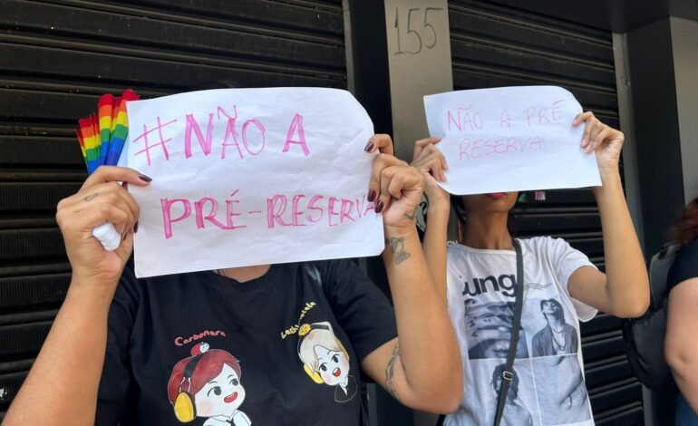 Fãs do BTS protestaram neste domingo (5) no Shopping Ibirapu