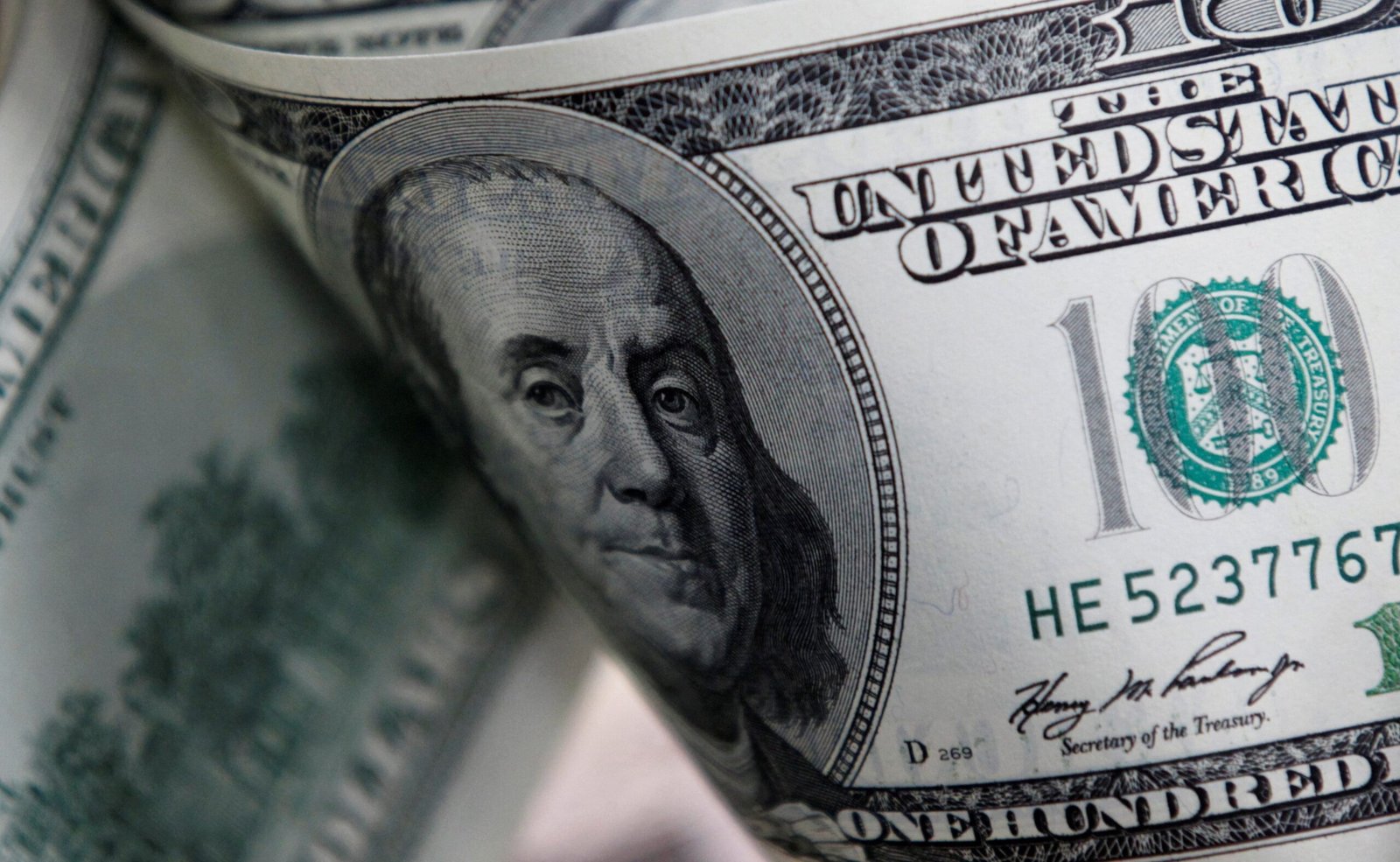 O dólar começou a sessão desta quinta-feira (14)