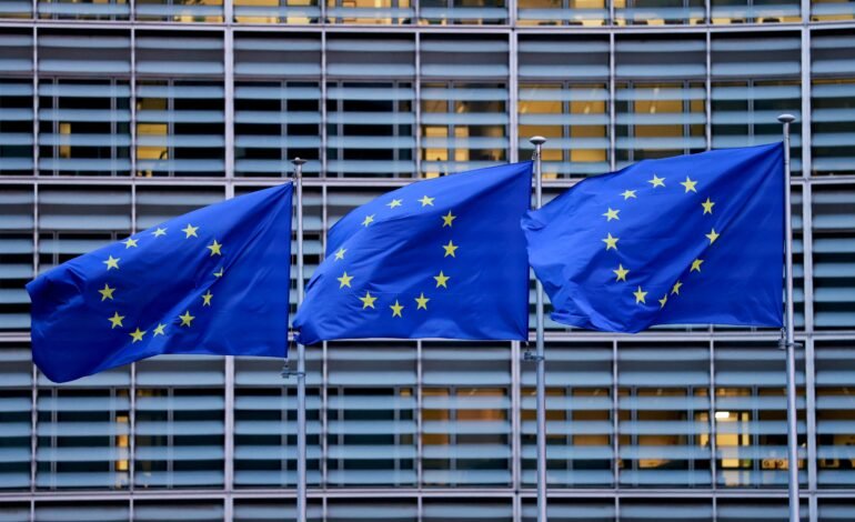 Bandeiras da União Europeia Stephanie Lecocq/Reuters Os país
