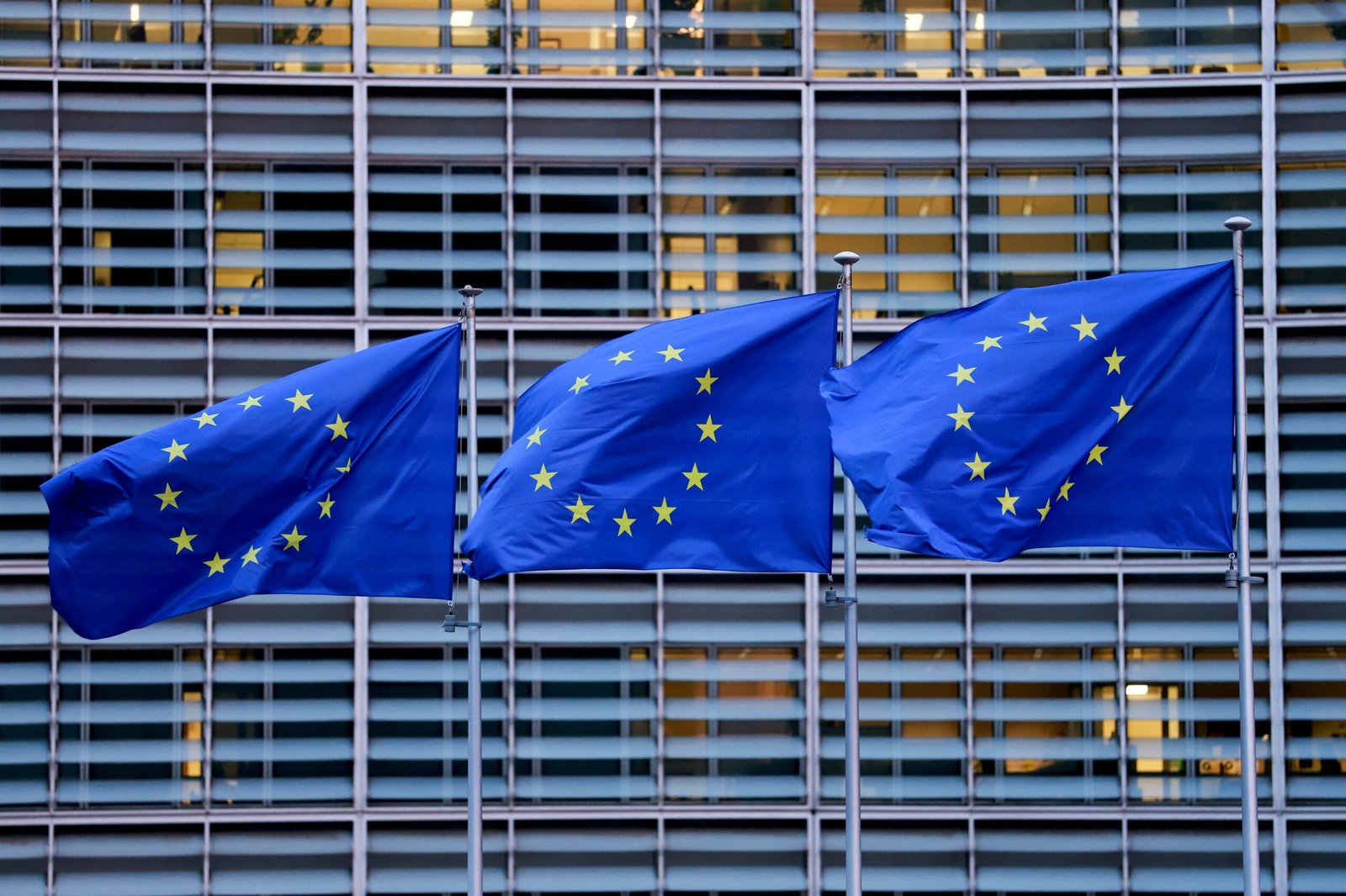 Bandeiras da União Europeia Stephanie Lecocq/Reuters Os país
