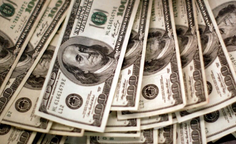 O dólar iniciou a sessão desta quinta-feira (7)