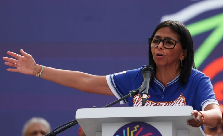 Presidente interina da Venezuela sanciona lei de anistia