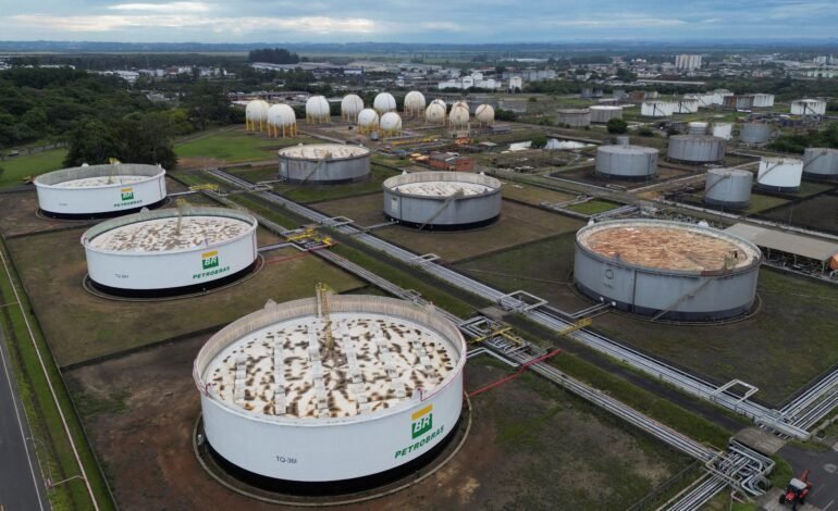Refinaria Alberto Pasqualini da Petrobras em Canoas Diego