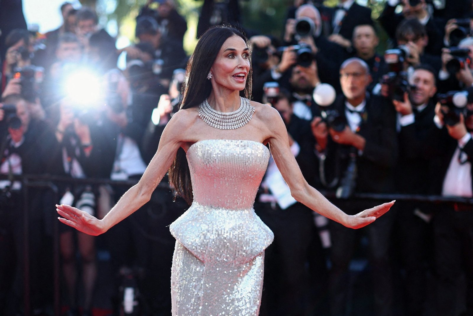 Demi moore defende adaptação ao uso da inteligência artifici