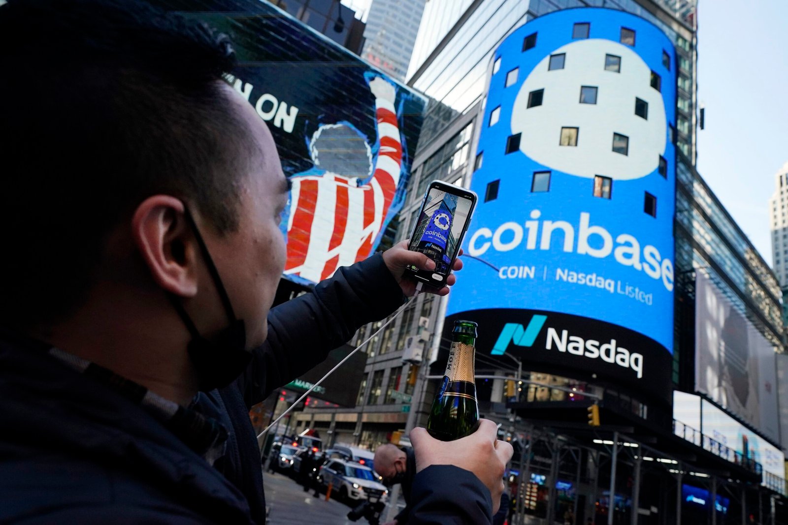 A Coinbase anunciou nesta terça-feira o corte de