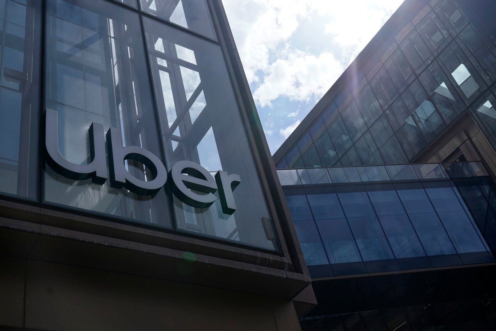 A Uber ampliou sua participação na empresa alemã