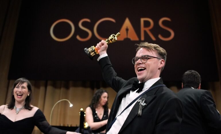 Uma estatueta do Oscar pertencente ao diretor russo