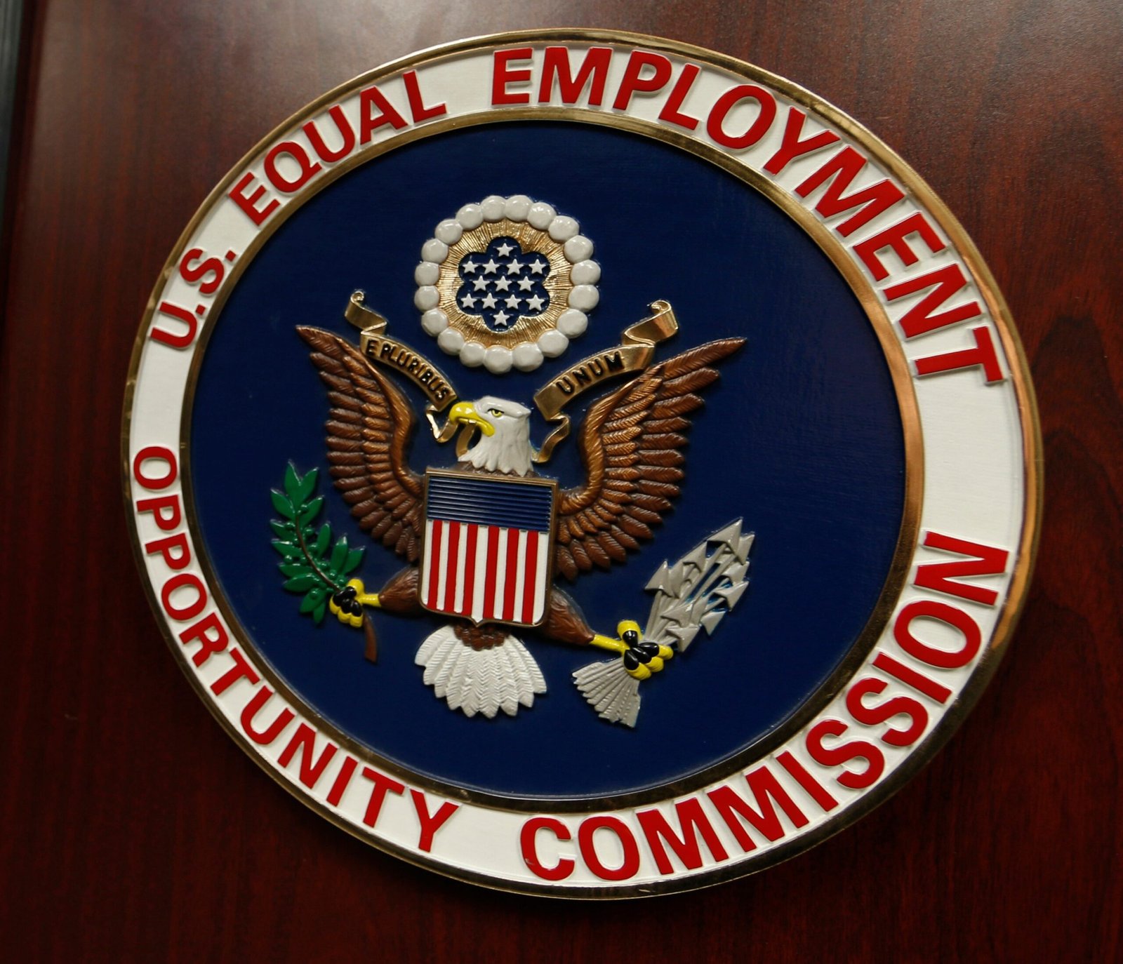 Eeoc processa the new york times por discriminação contra fu