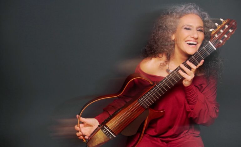 A cantora, compositora e violonista paulista Badi Assad lanç