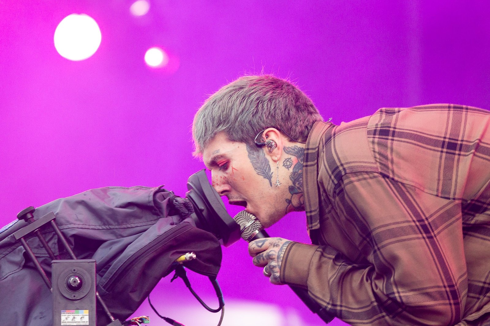 Durante um show da banda Bring Me the Horizon, o