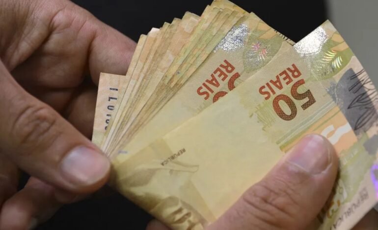 A inadimplência ocorre quando dívidas não são pagas