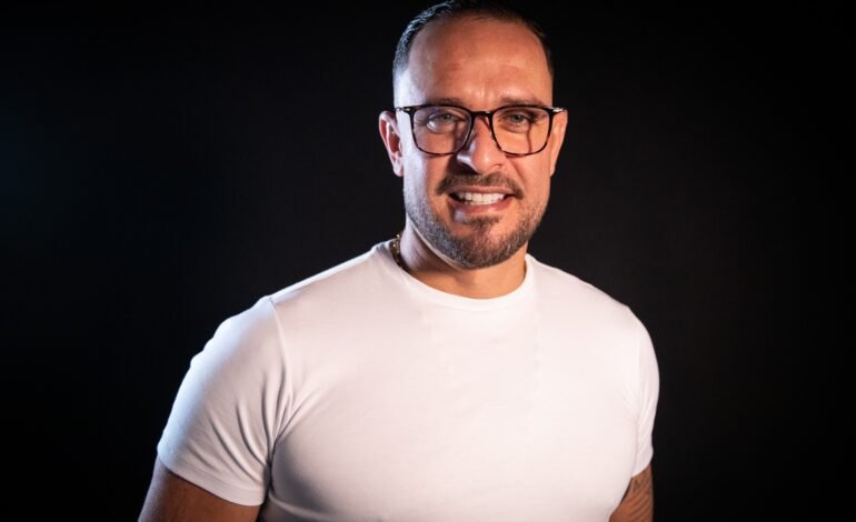 O cantor Diogo Nogueira anunciou nesta segunda-feira (11)