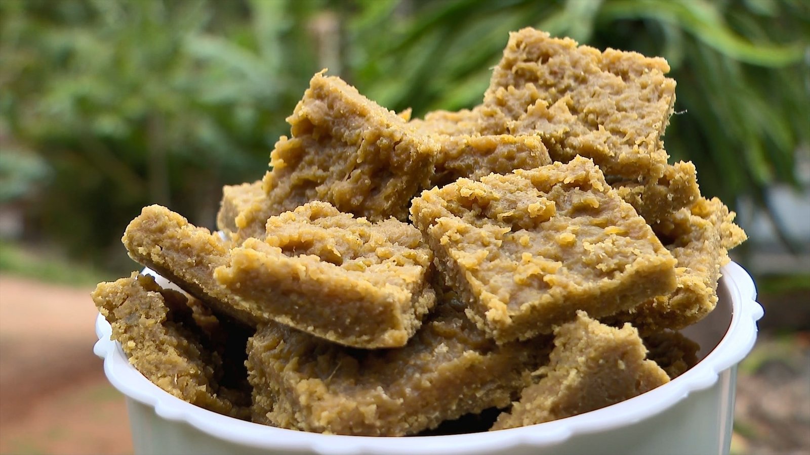 O carrapito, doce artesanal feito com cana-de-açúcar, mamão