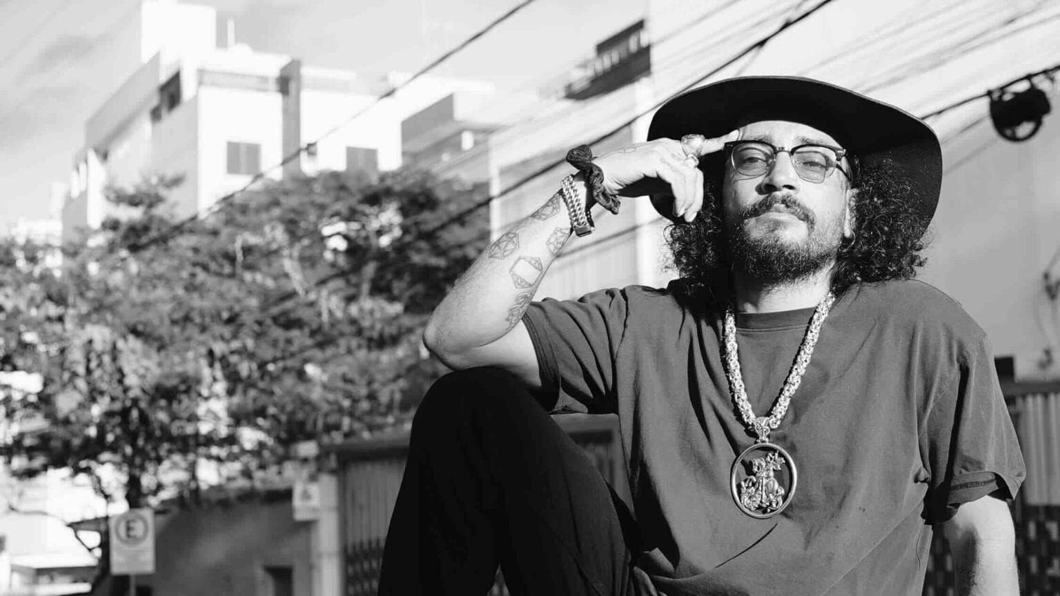 O rapper mineiro FBC lançou em 1º de