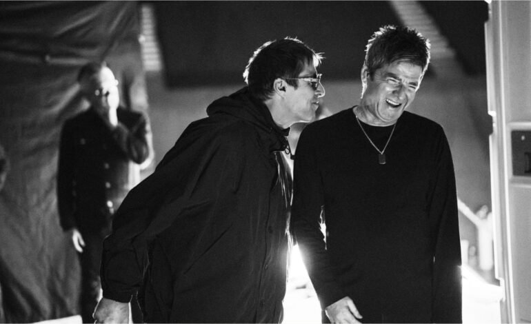 Documentário sobre oasis terá primeira entrevista dos irmãos