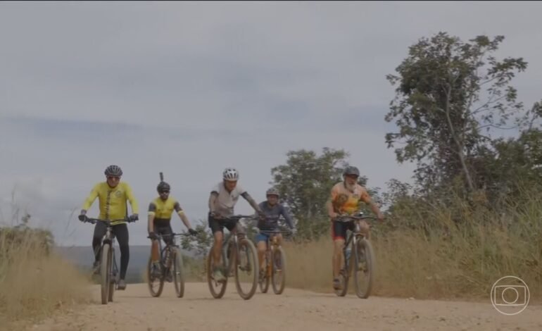 Uma expedição de ciclistas partiu nesta manhã de