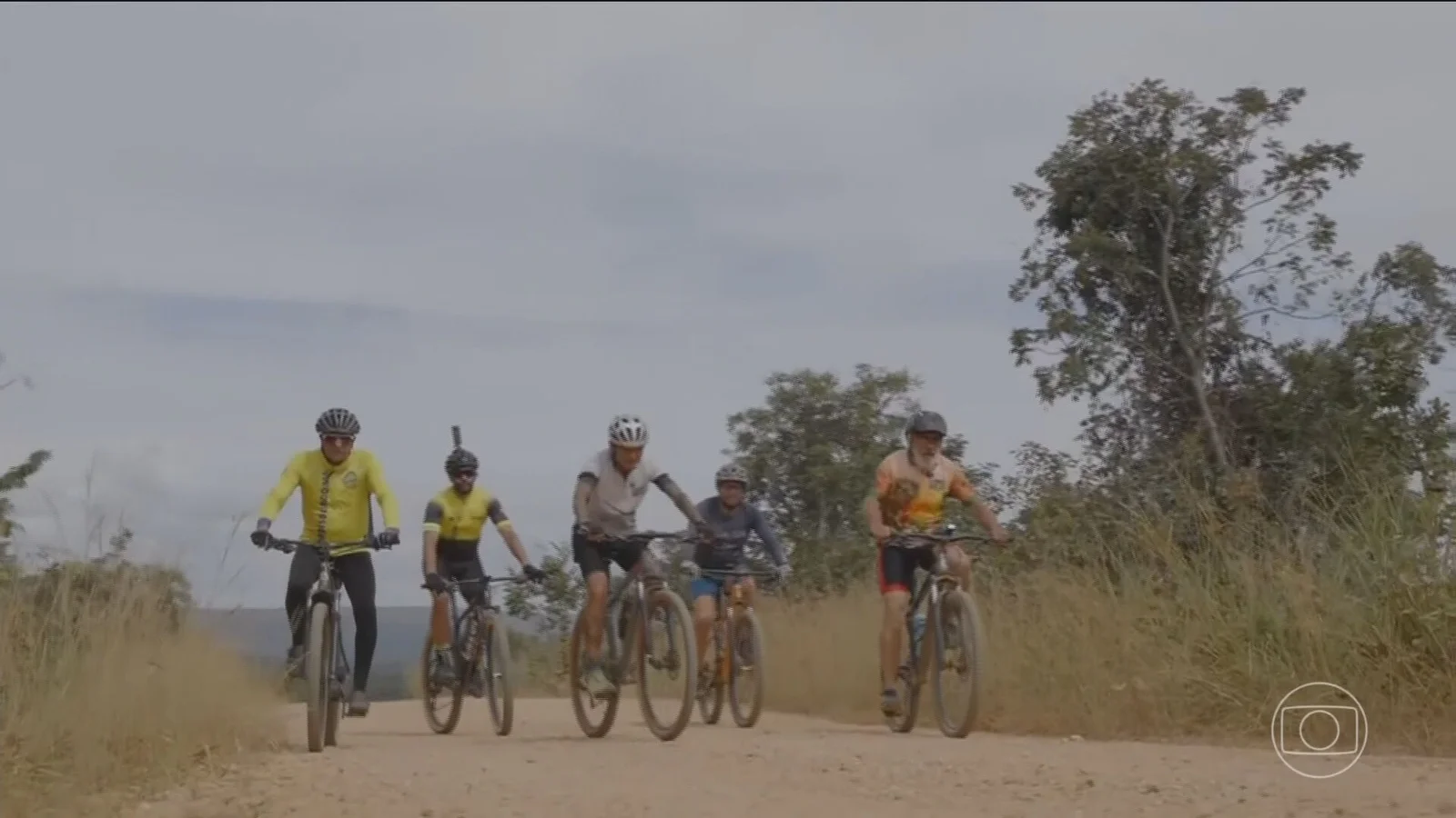 Uma expedição de ciclistas partiu nesta manhã de