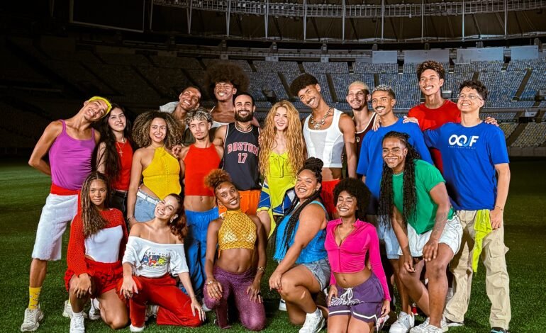A cantora colombiana Shakira e o músico nigeriano Burna Boy