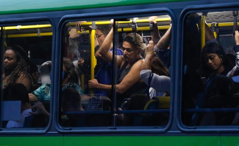 Usuários de transporte público nas capitais e regiões