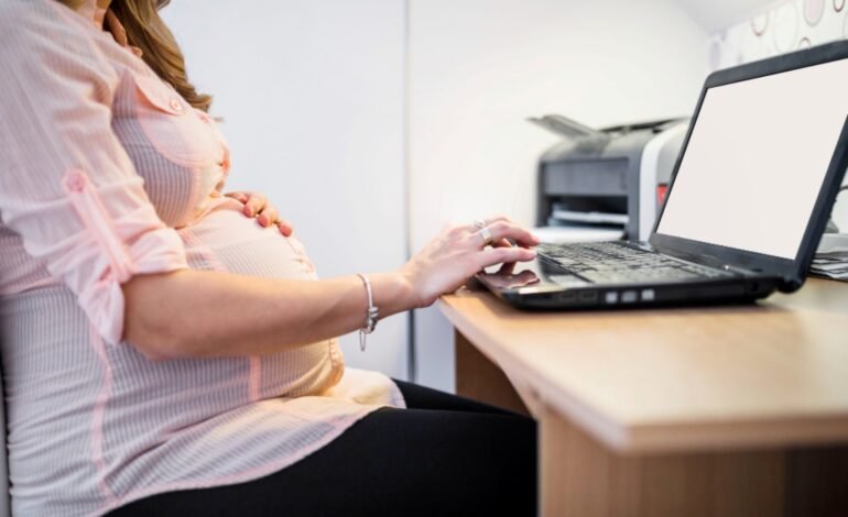 Mais de 380 mil mulheres foram demitidas após