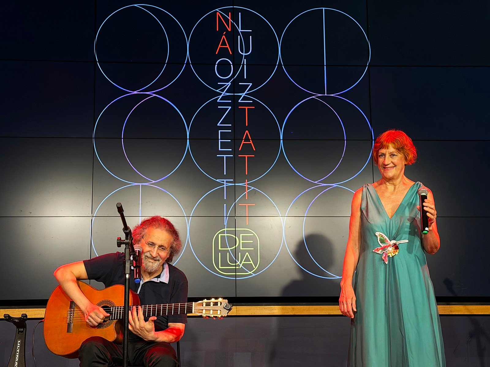 Luiz Tatit e Ná Ozzetti apresentaram o show