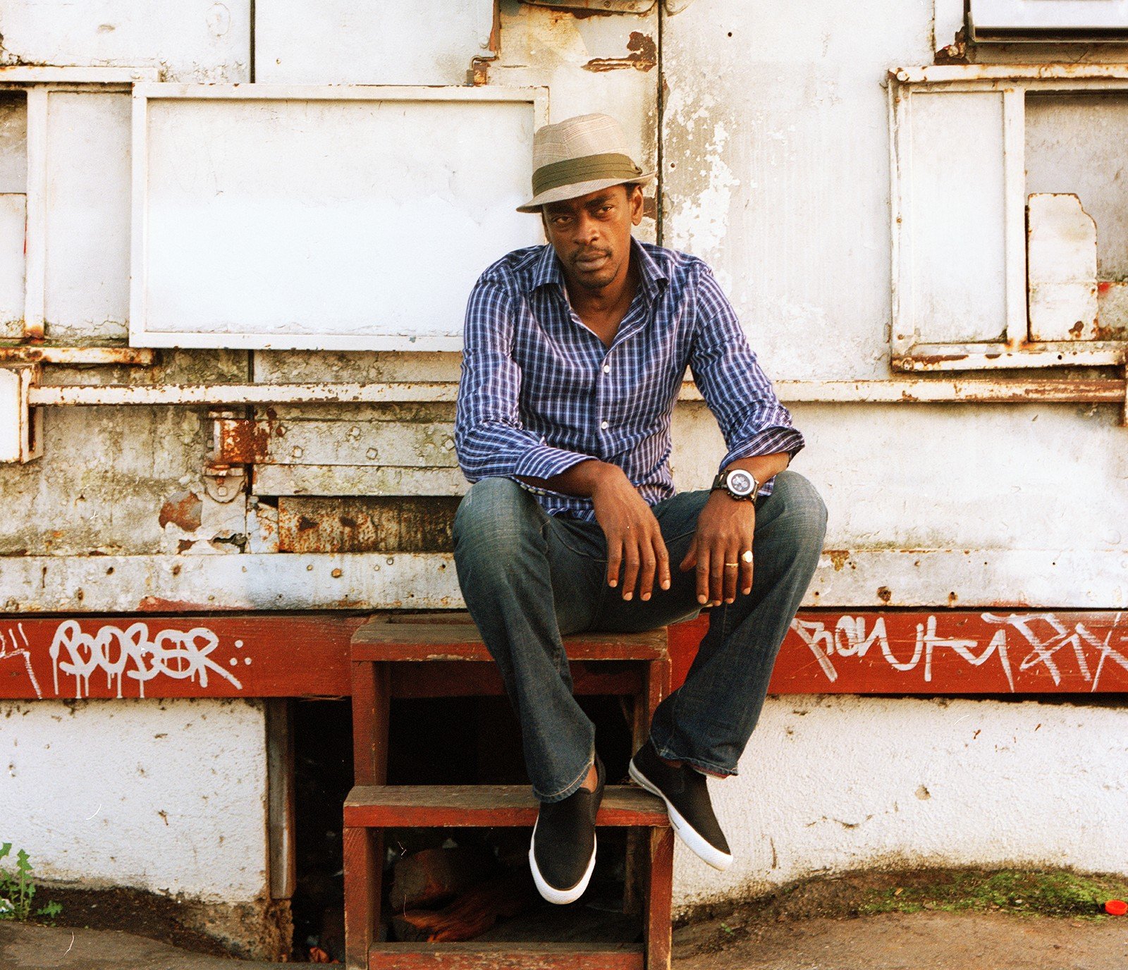 O cantor Seu Jorge lança nesta sexta-feira (8)
