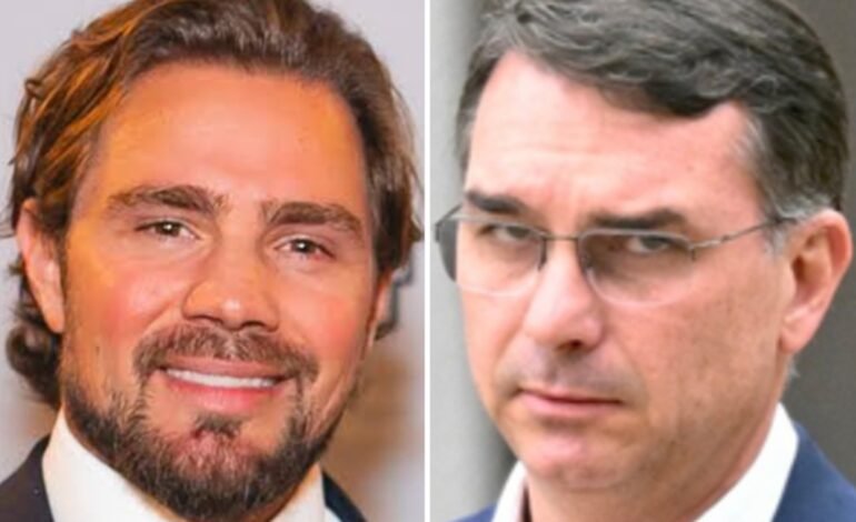 Mensagens mostram que Flávio Bolsonaro cobrou dinheiro de