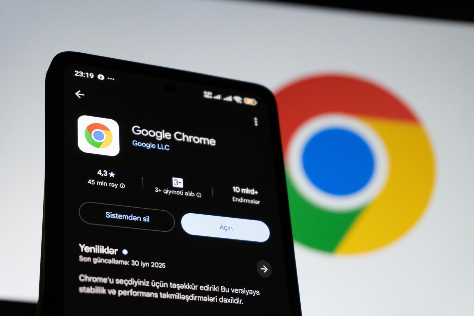 O Google Chrome pode baixar e instalar automaticamente
