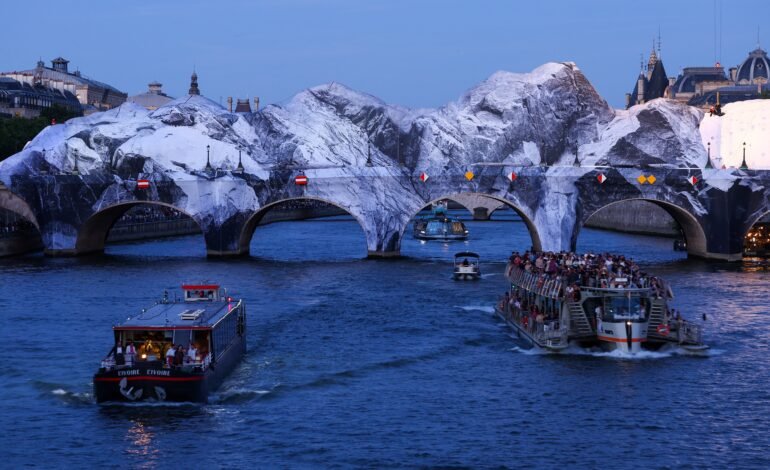 A instalação artística “La Caverne du Pont Neuf”
