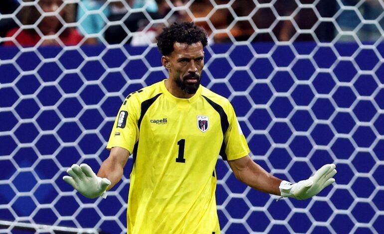 O goleiro do time de Cabo Verde, conhecido como Vozinha