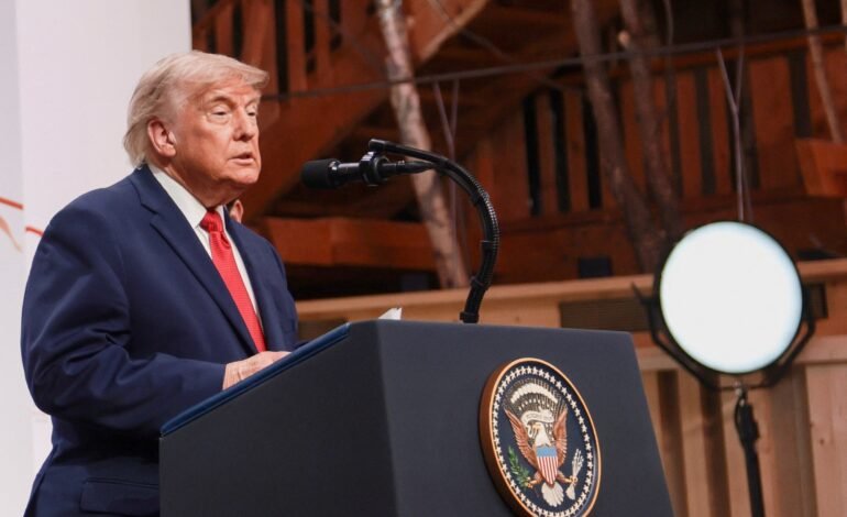 Donald Trump dá entrevista à imprensa durante a cúpula do