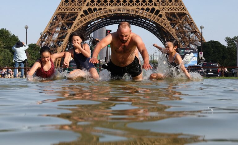 A Torre Eiffel, em Paris, foi fechada para visitantes nesta