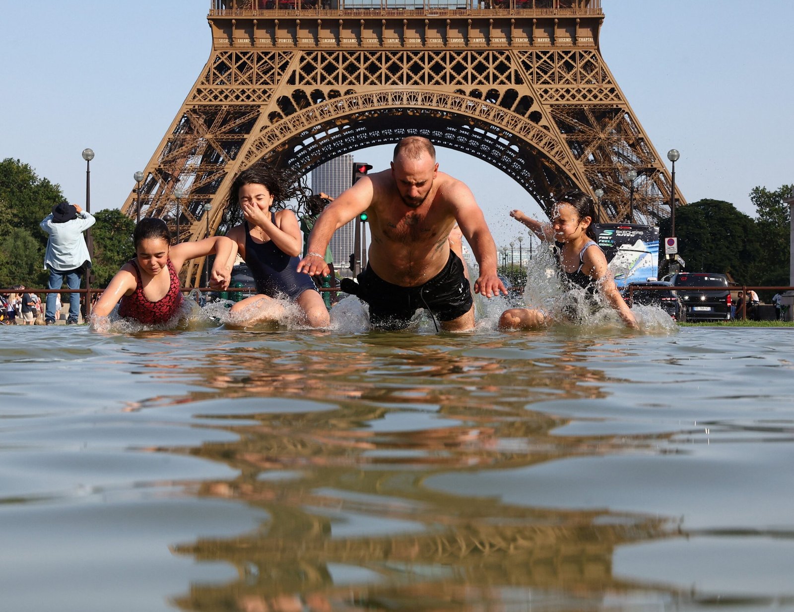 A Torre Eiffel, em Paris, foi fechada para visitantes nesta