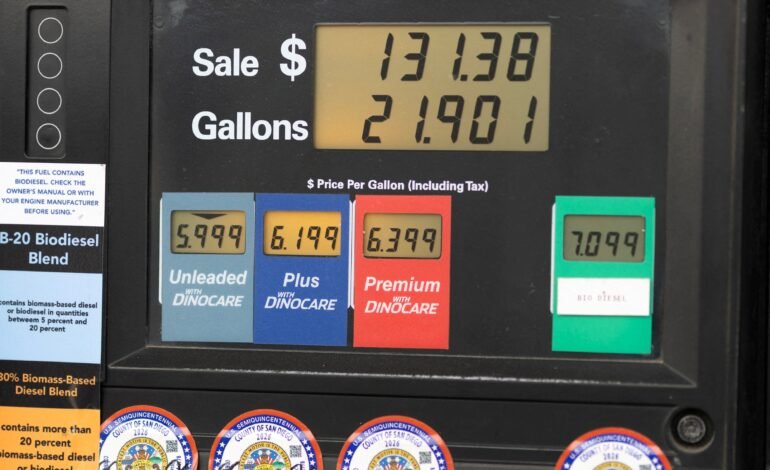 Trump pede investigação sobre “abuso” nos preços da gasolina