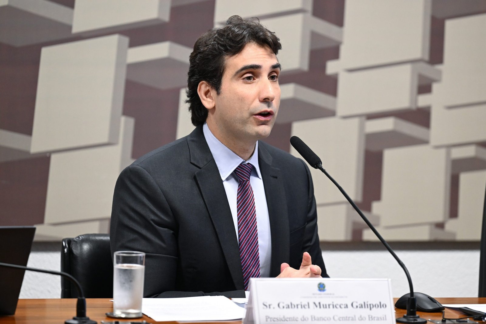 O presidente do Banco Central, Gabriel Galípolo, assumiu