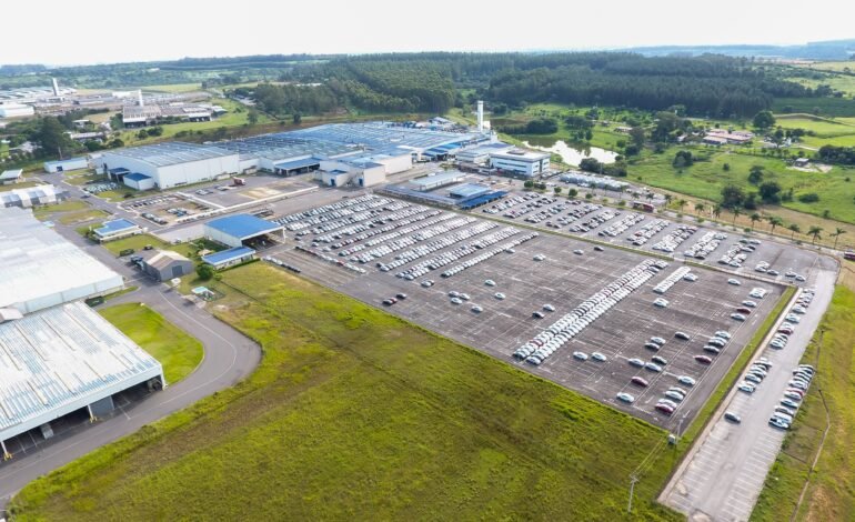 A Toyota encerrou nesta terça-feira (30) as atividades