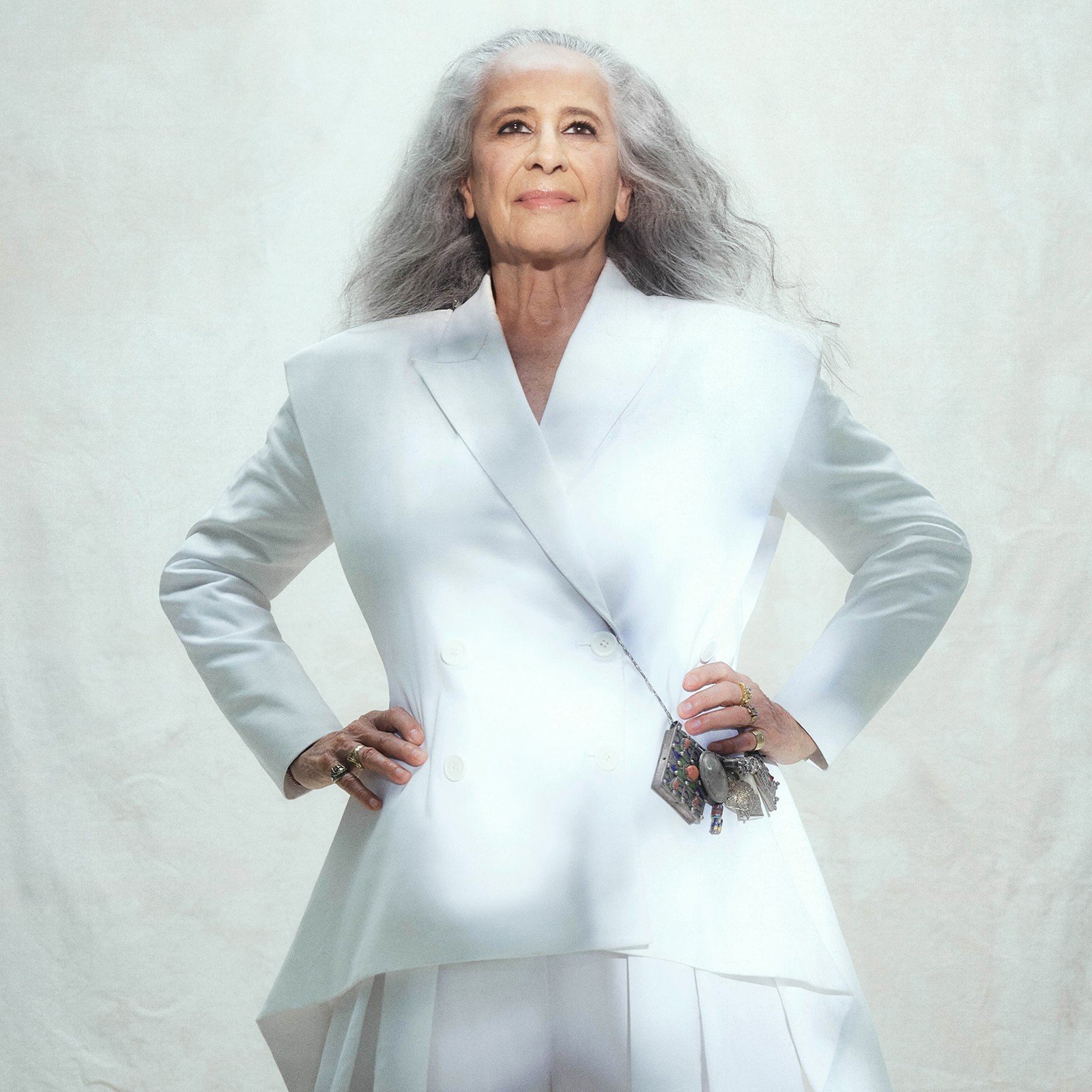Maria Bethânia completa 80 anos nesta quinta-feira (18)