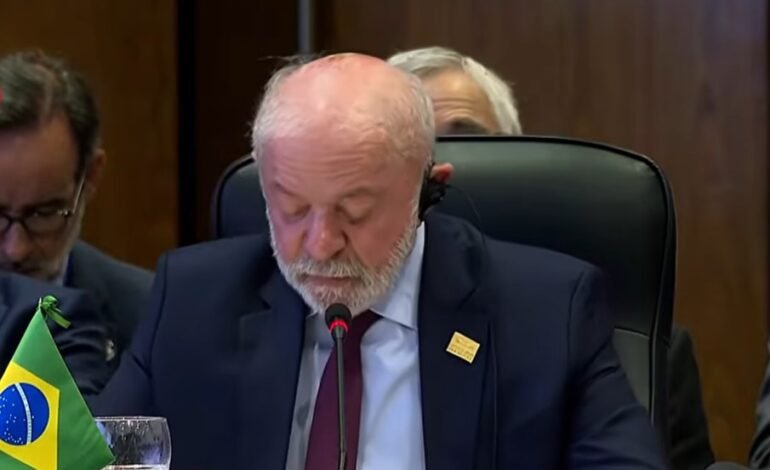 Lula anuncia candidatura à reeleição para garantir democraci