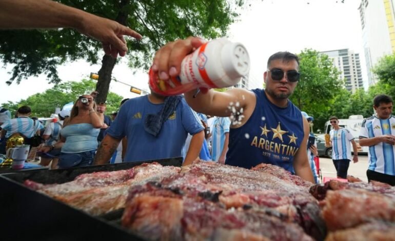Milhares de torcedores argentinos que vieram ao Texas