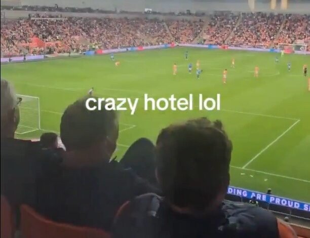 Um hotel dentro do estádio Bloomfield Road, em