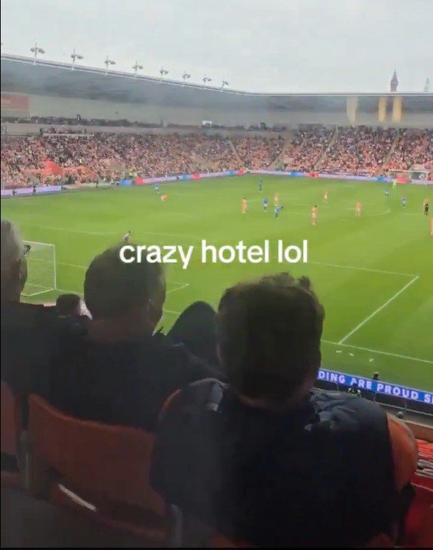 Um hotel dentro do estádio Bloomfield Road, em