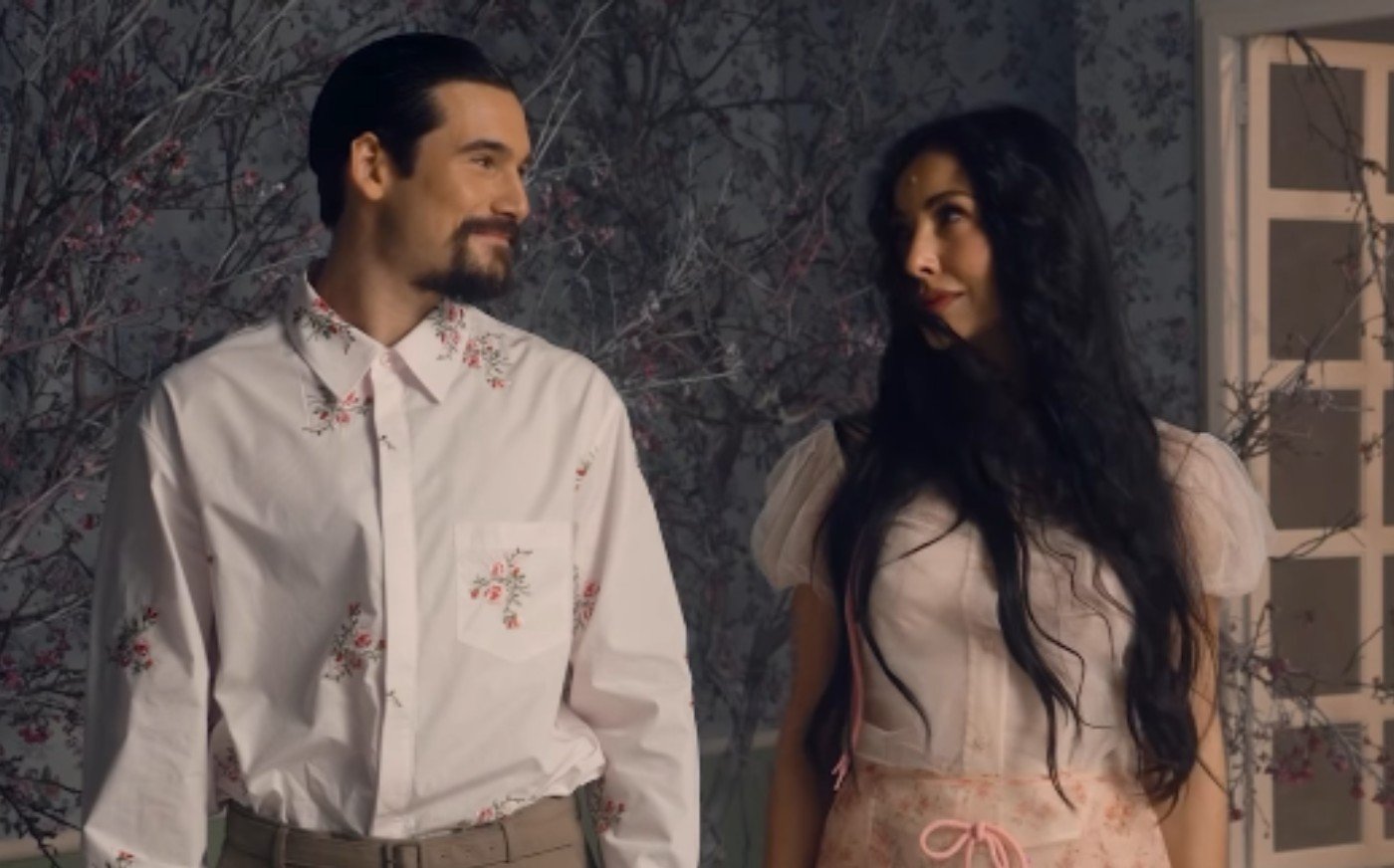 Sabrina Sato e Nicolas Prattes anunciaram a gravidez do prim