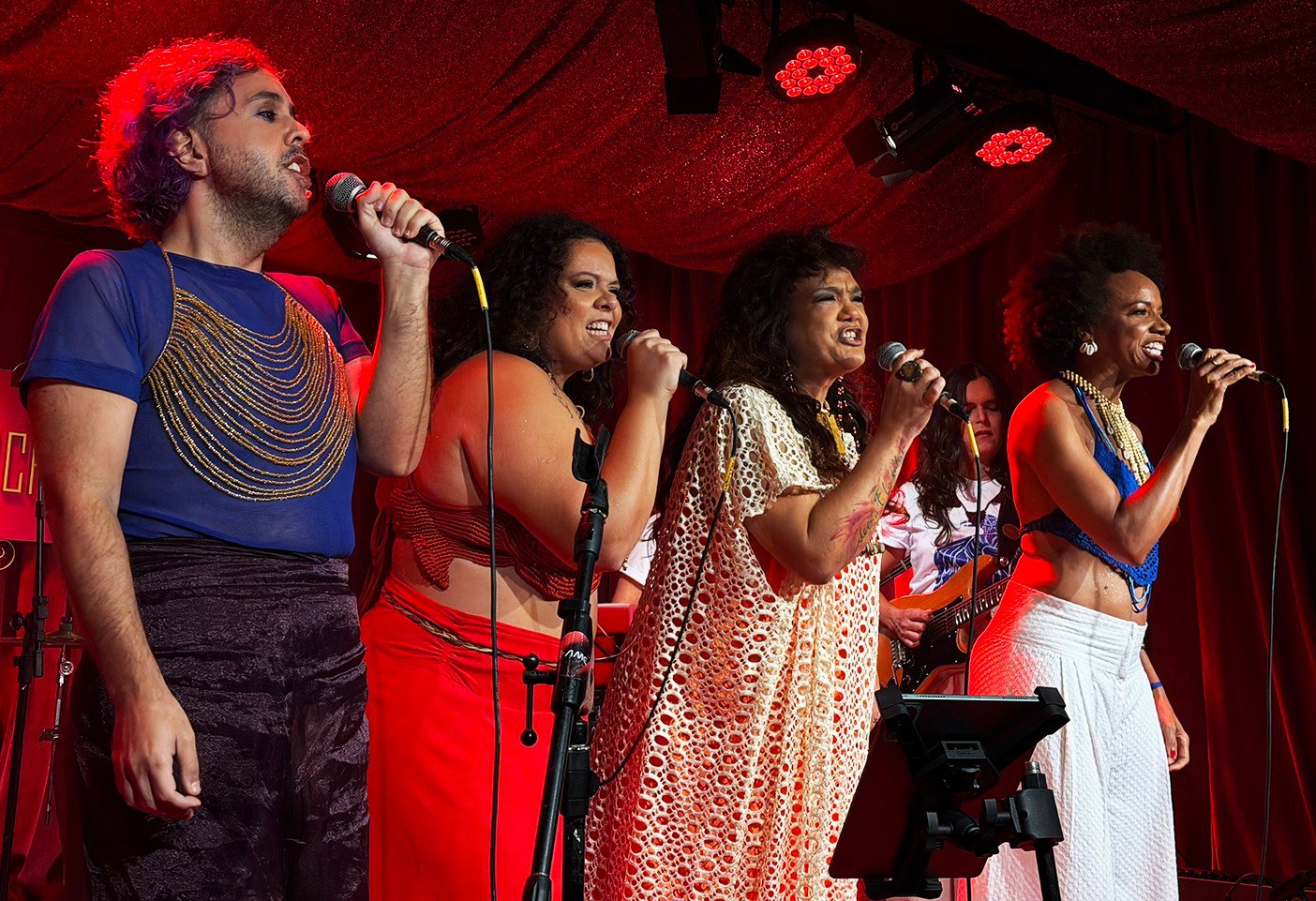 Tributo a doces bárbaros reúne artistas no rio para celebrar