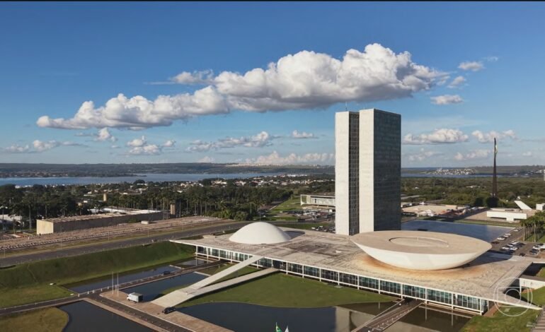 O Distrito Federal registrou a maior média salarial do Brasi