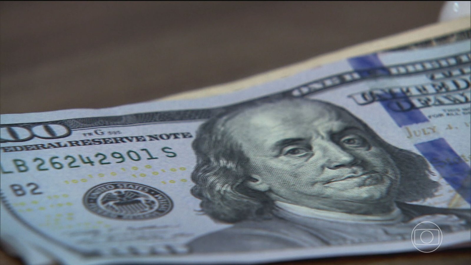 O dólar abriu o pregão desta sexta-feira (19) em alta